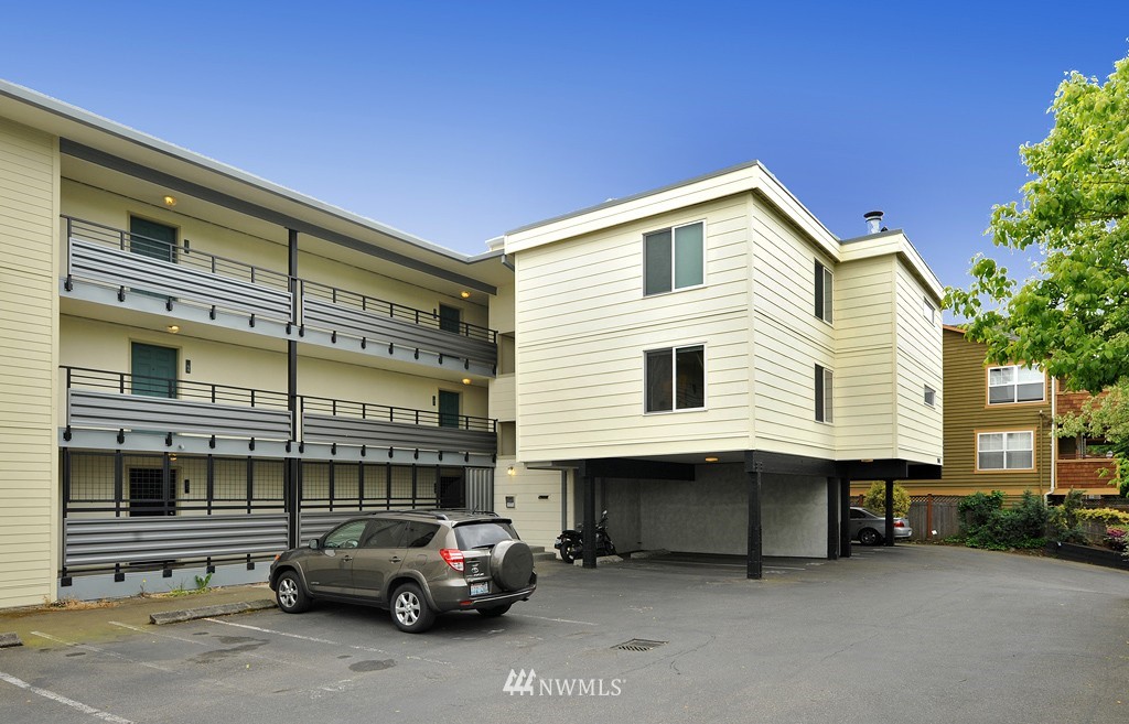 949 North 35th Street, Unit 307 Seattle, WA 98103 - Photo 1 of 1