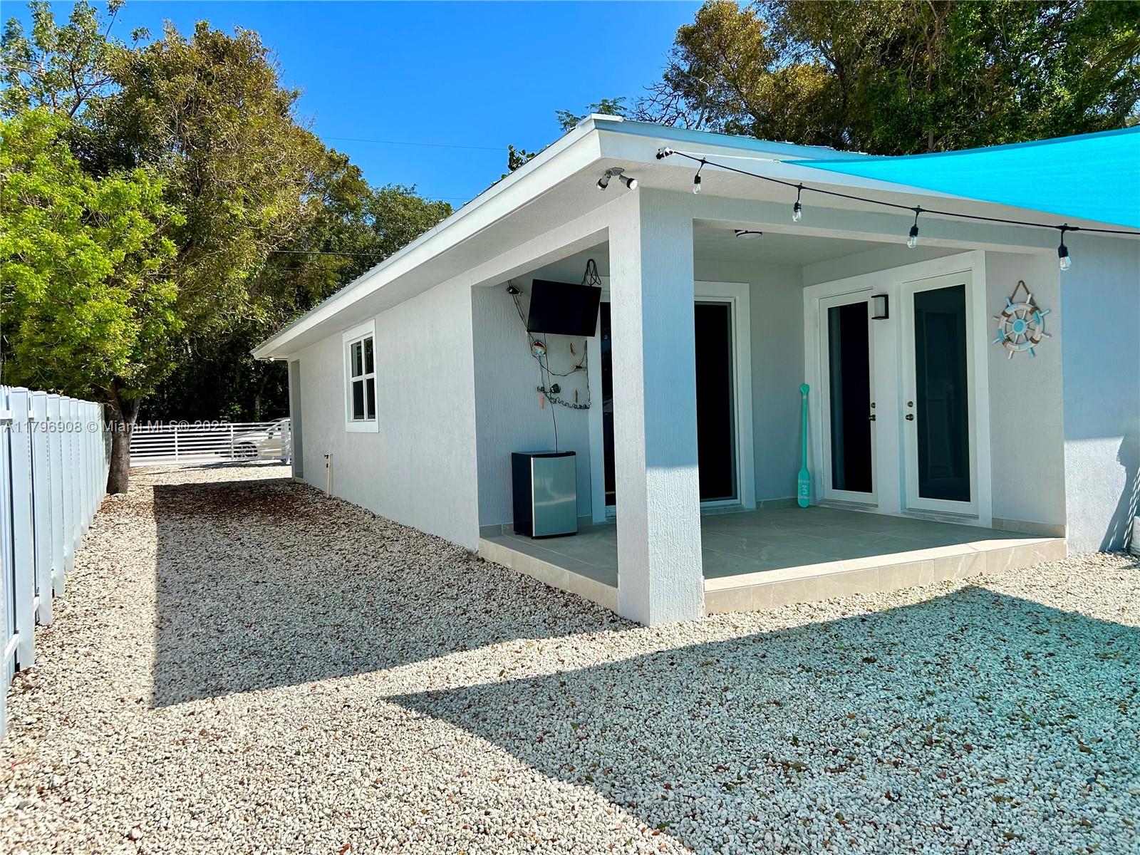 730 Largo Road Key Largo, FL 33037 - Photo 10 of 29 a view of a house with a tub