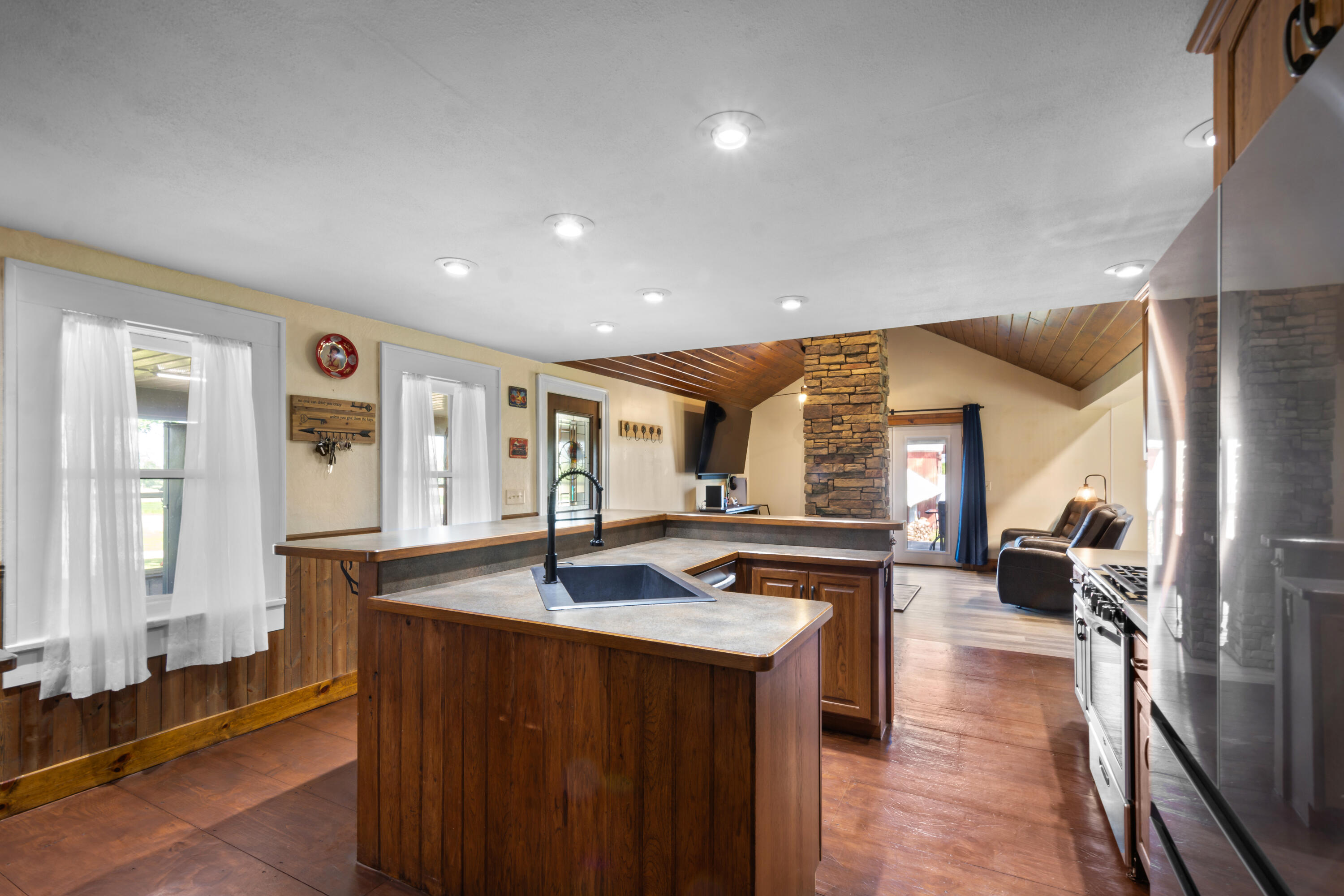 8250 Oneida Road Grand Ledge, MI 48837 - Photo 6 of 32 DSC_8060