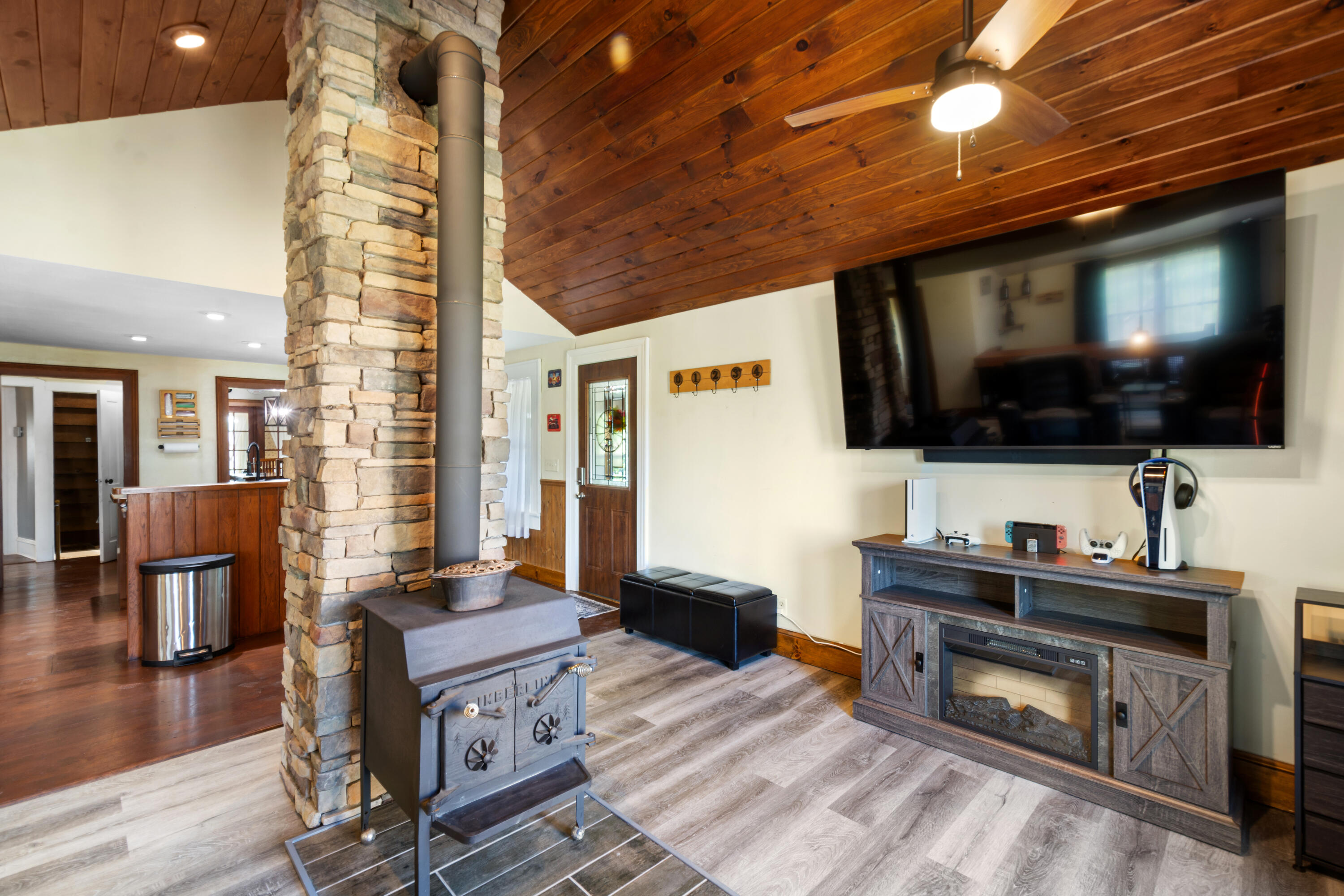 8250 Oneida Road Grand Ledge, MI 48837 - Photo 9 of 32 DSC_8029