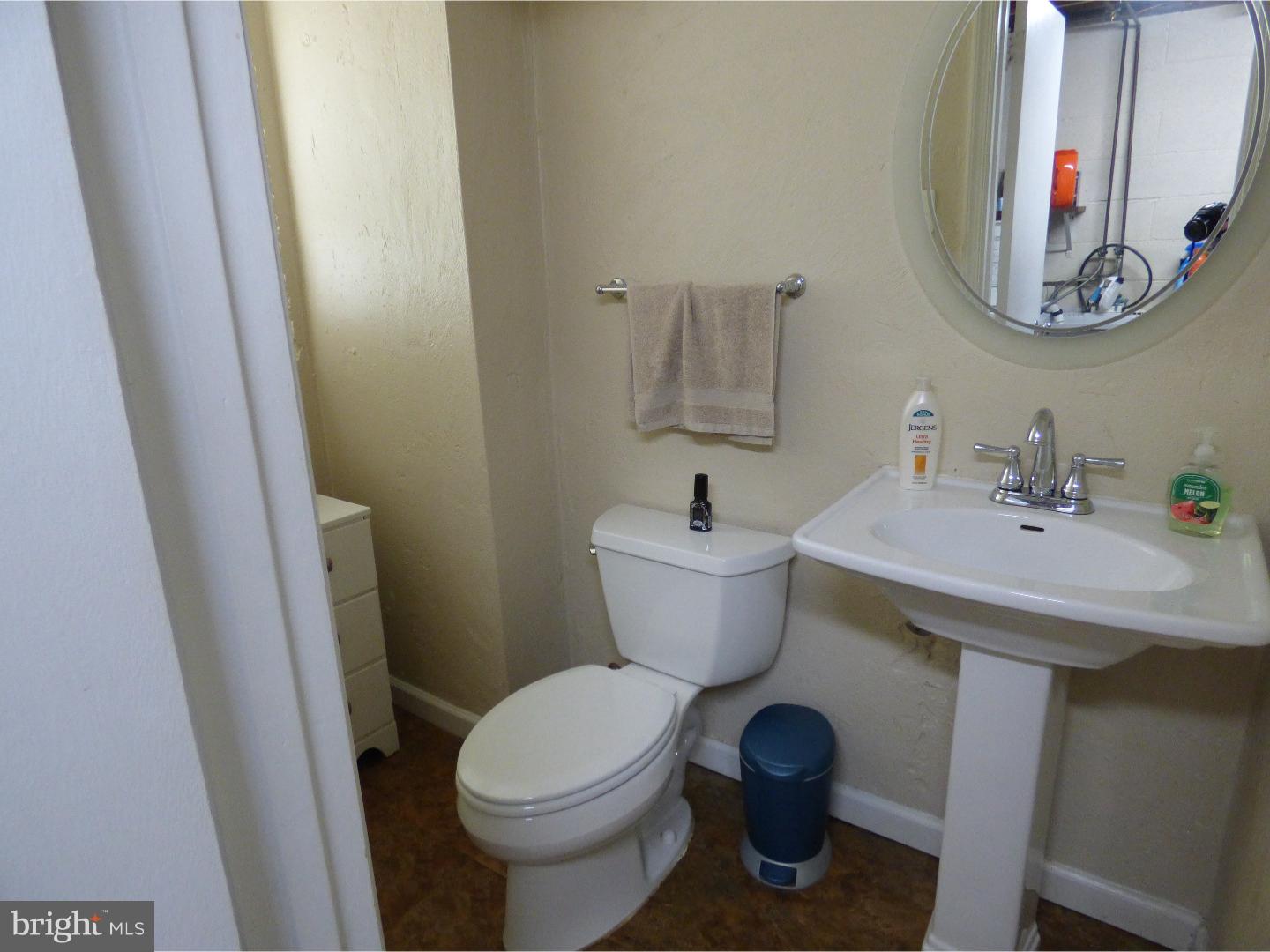 1850 London Road Abington, PA 19001 - Photo 11 of 25 Half Bath