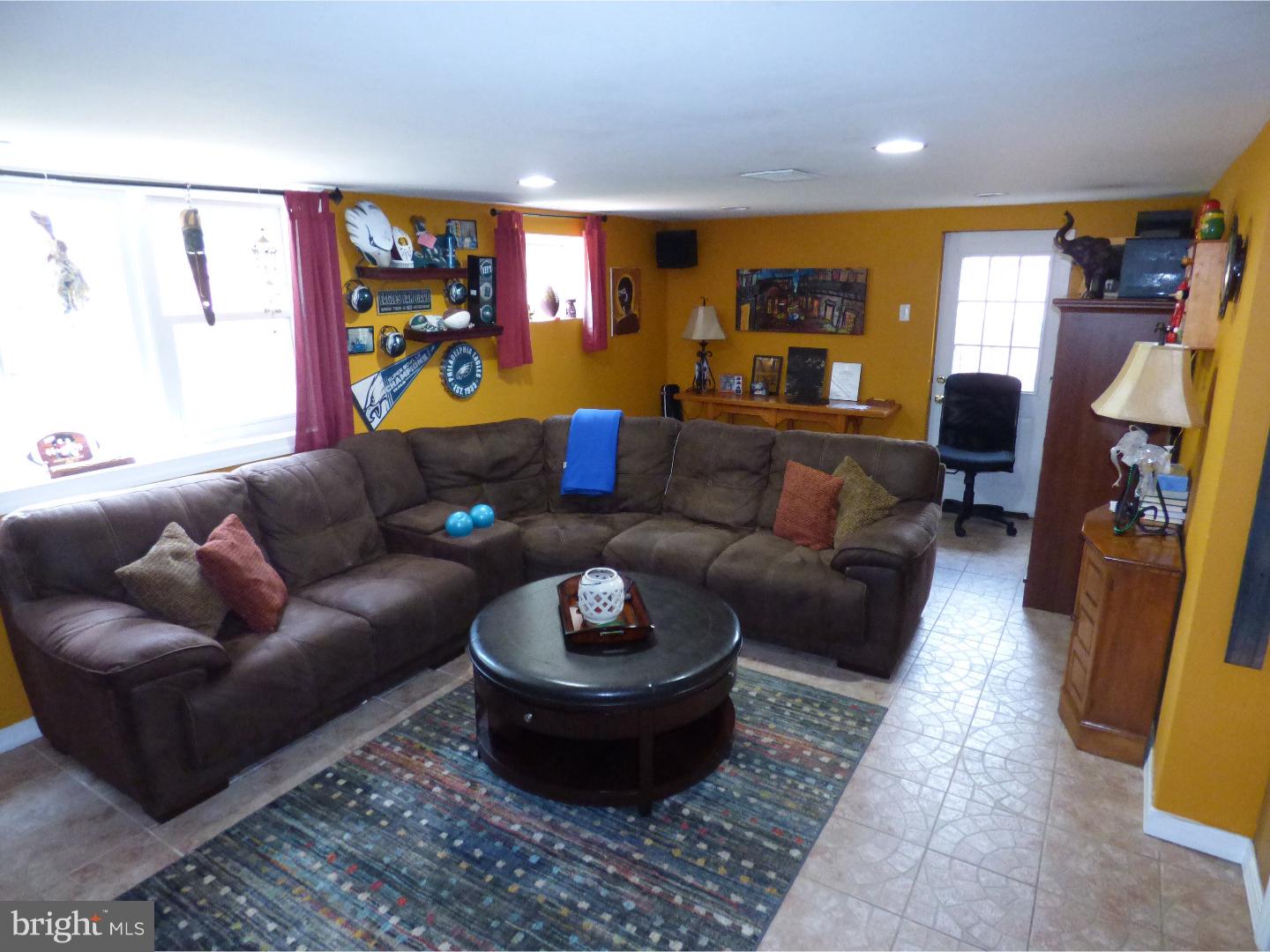 1850 London Road Abington, PA 19001 - Photo 9 of 25 Family Room