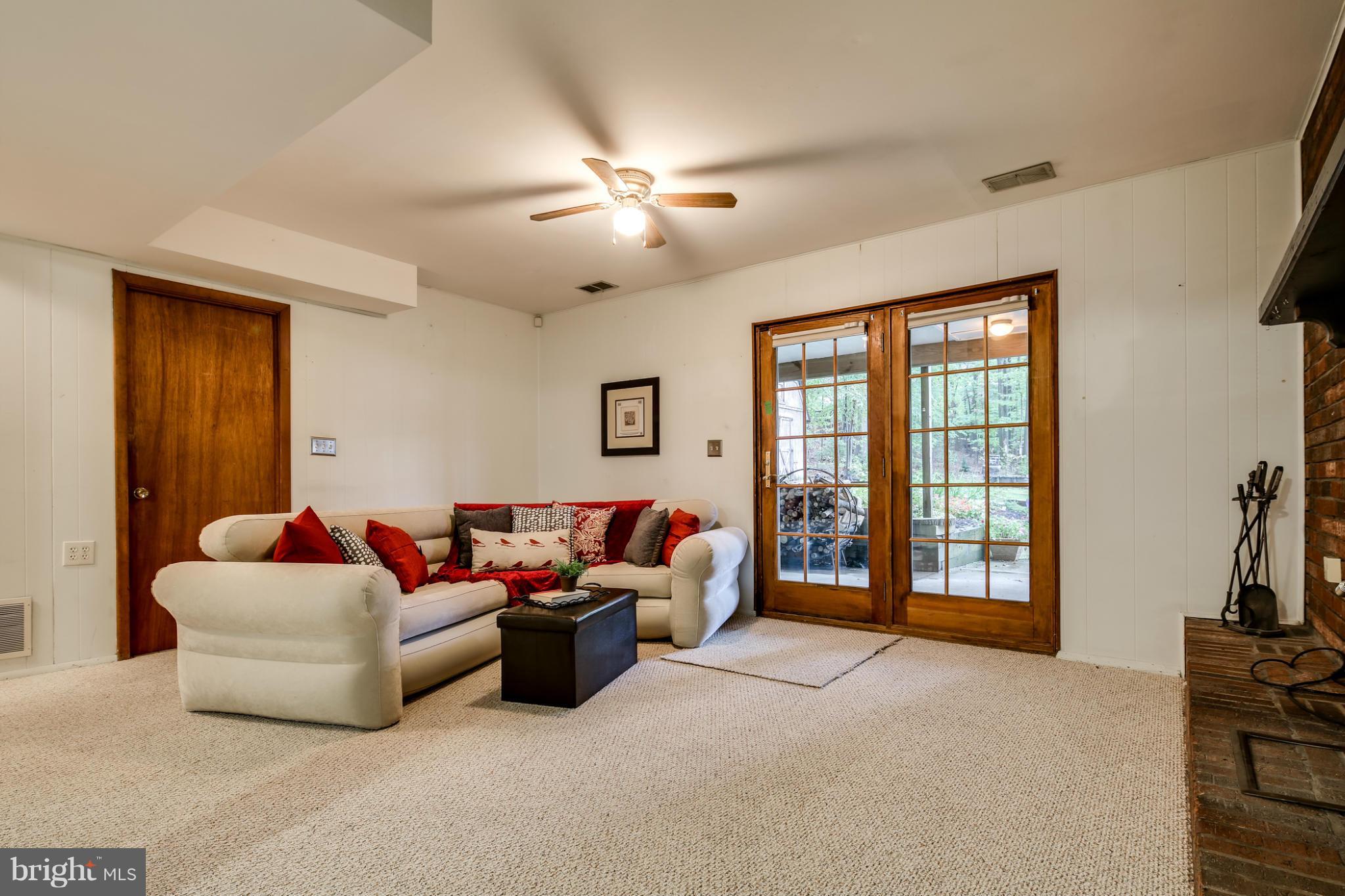 491 North Patuxent Road Odenton, MD 21113 - Photo 22 of 28 Space for everyone in this large Family room.