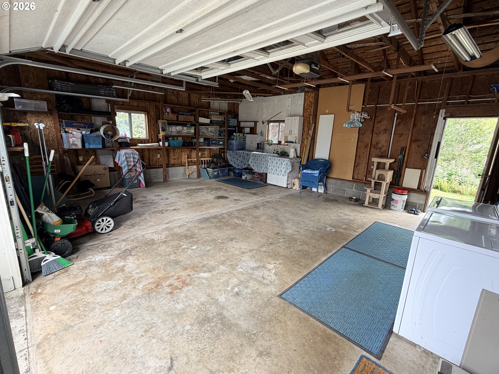 2260 Arthur Drive Reedsport, OR 97467 - Photo 23 of 36 Garage