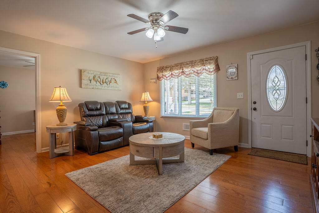 19 May Avenue Trenton, GA 30752 - Photo 3 of 31 A7301587-HDR