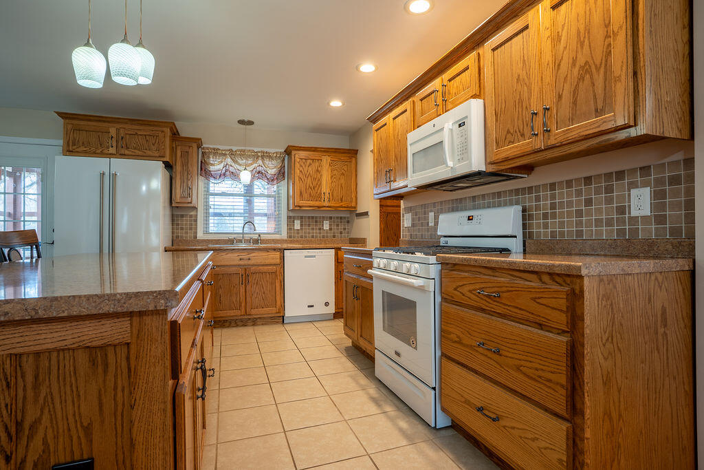 19 May Avenue Trenton, GA 30752 - Photo 7 of 31 A7301605-HDR