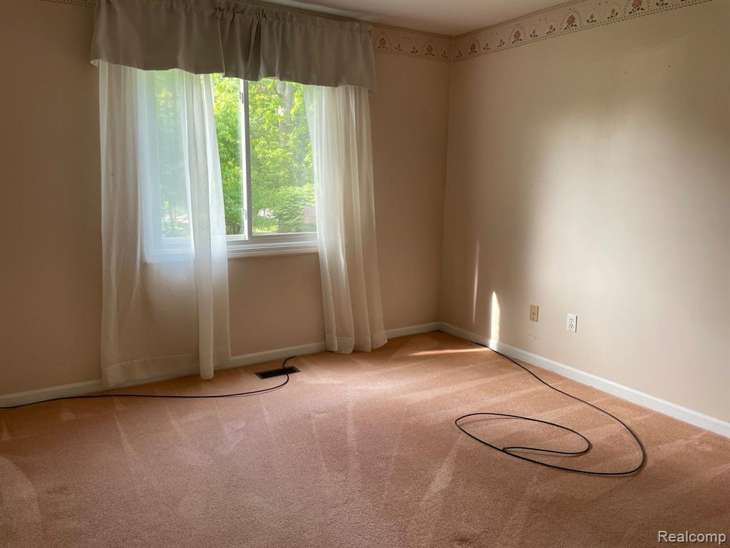 902 Ridge Court, Unit 122 Brighton, MI 48116 - Photo 14 of 28 Gallery Image 14