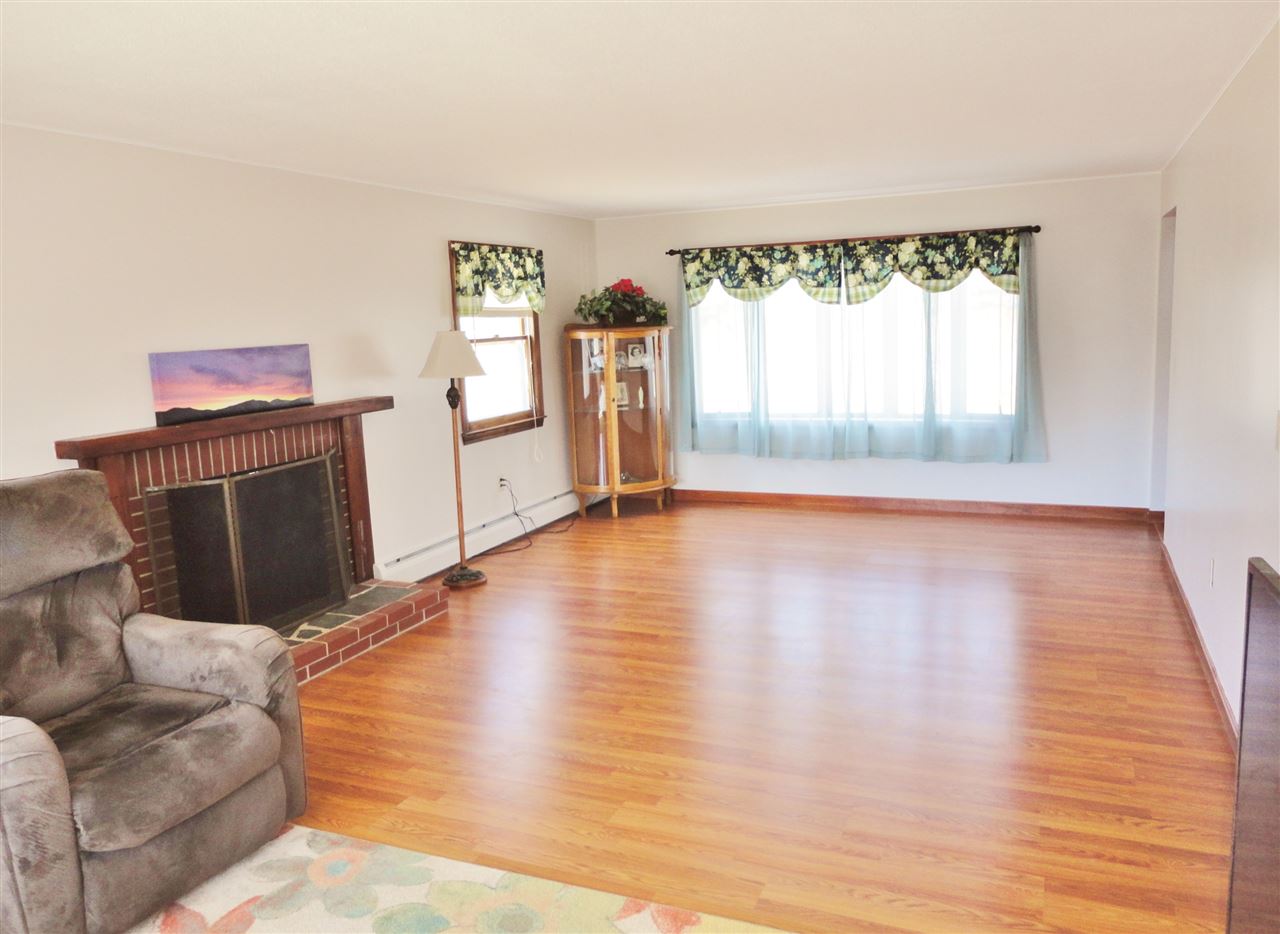7 Putney Road Bow, NH 03304 - Photo 6 of 32