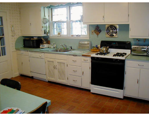 611 Bernardston Road Greenfield, MA 01301 - Photo 12 of 19 Gallery Image 12