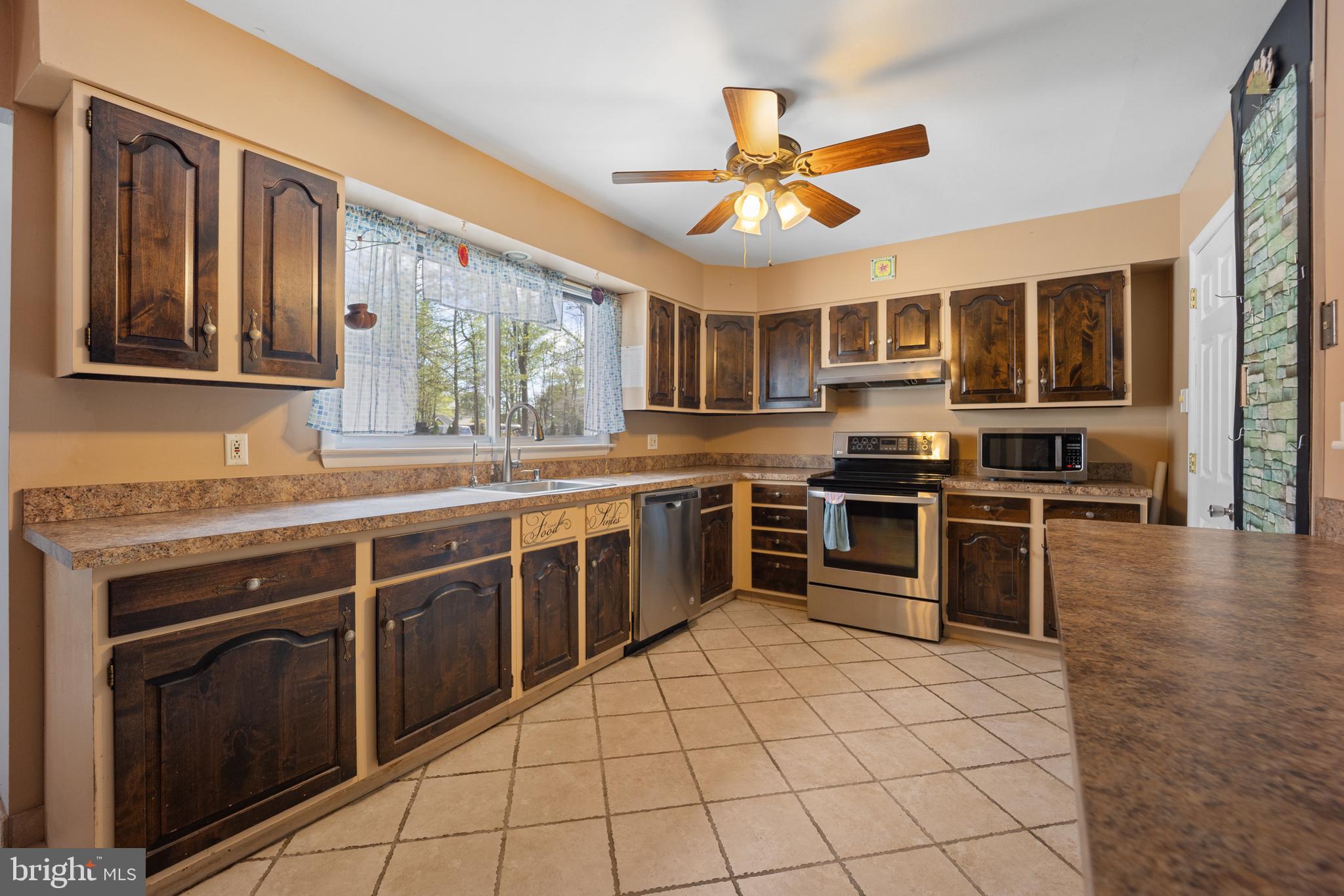 1227 Lavender Road Bensalem, PA 19020 - Photo 6 of 35
