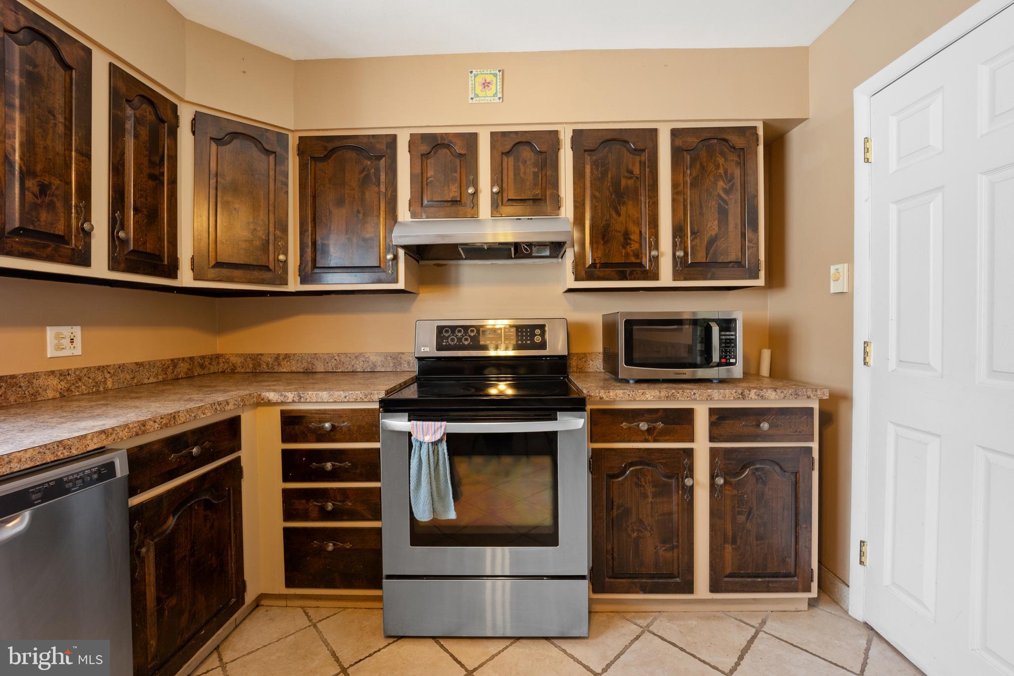 1227 Lavender Road Bensalem, PA 19020 - Photo 8 of 35