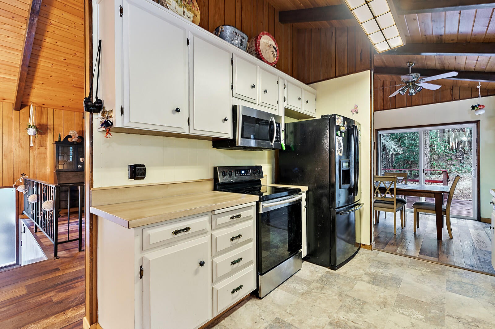 530 Lomas Road Jacksonville, OR 97530 - Photo 16 of 56 35_LR_35_mls