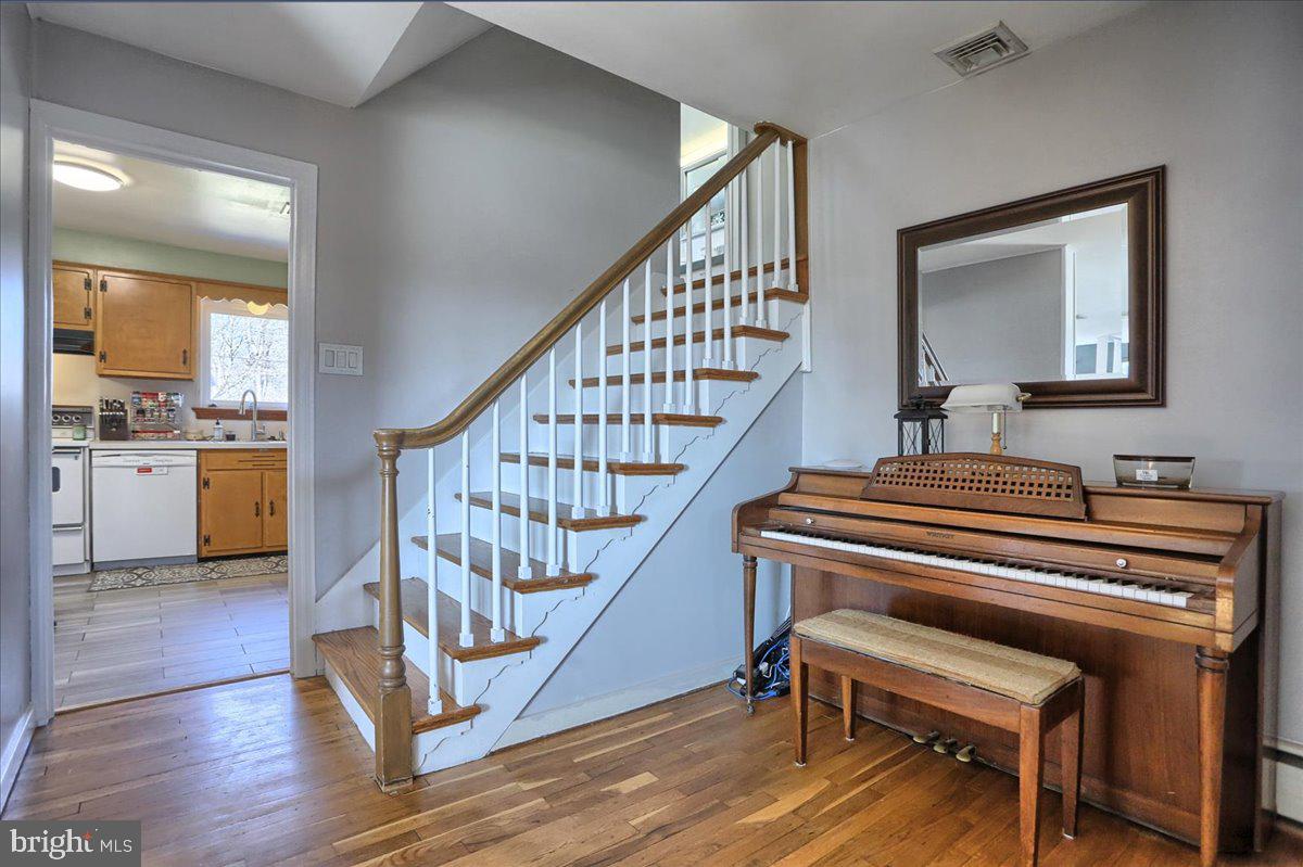 541 Luther Road Harrisburg, PA 17111 - Photo 5 of 47 Gallery Image 5