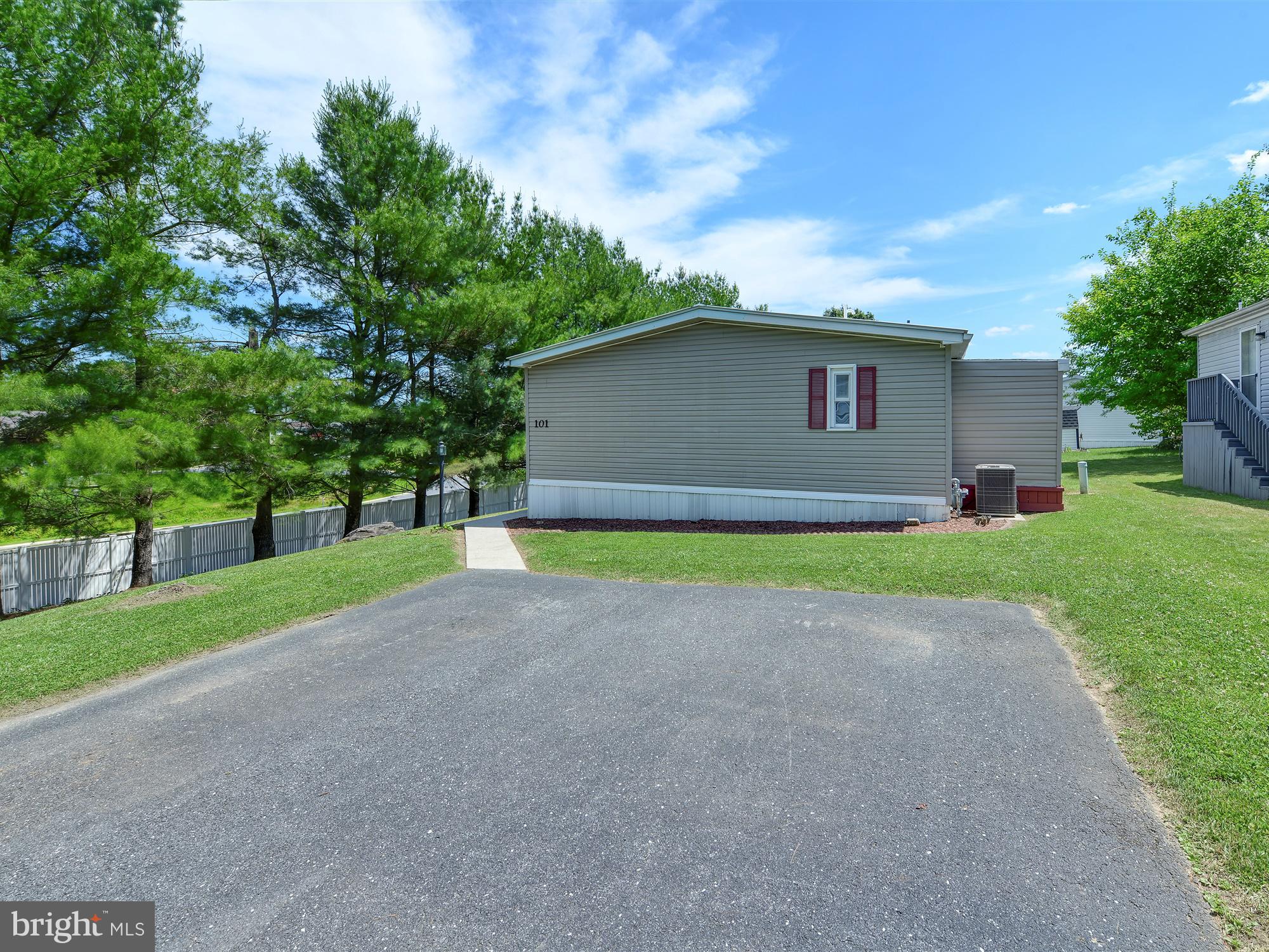 101 Springfield Court Lancaster, PA 17603 - Photo 2 of 25 Gallery Image 2
