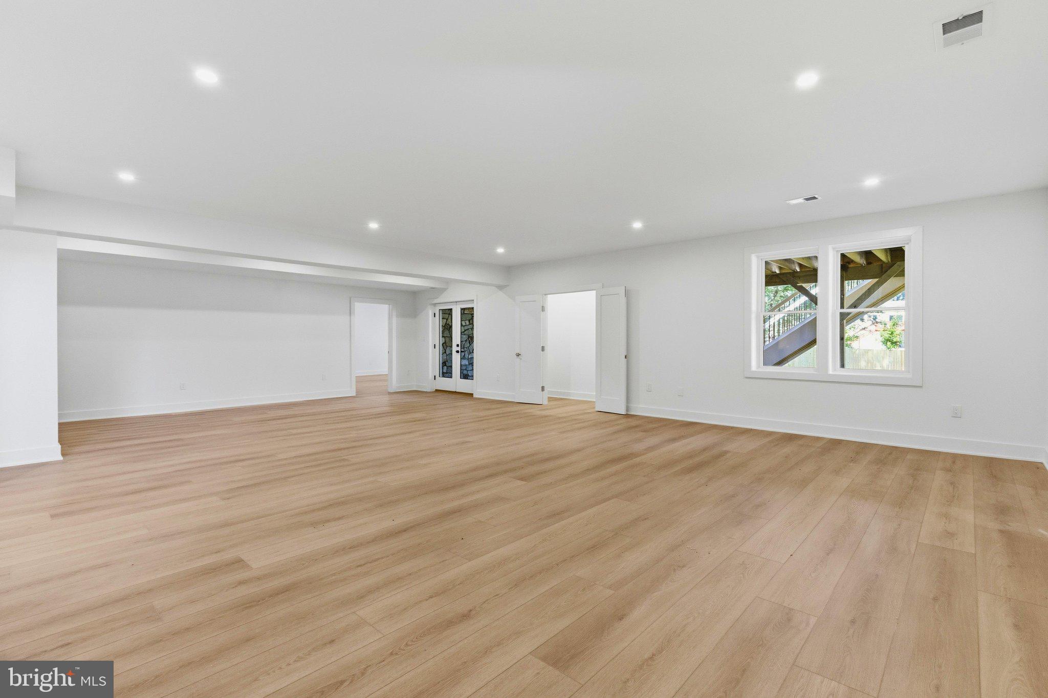 4008 Burke Station Road Fairfax, VA 22032 - Photo 21 of 41 Large Rec room