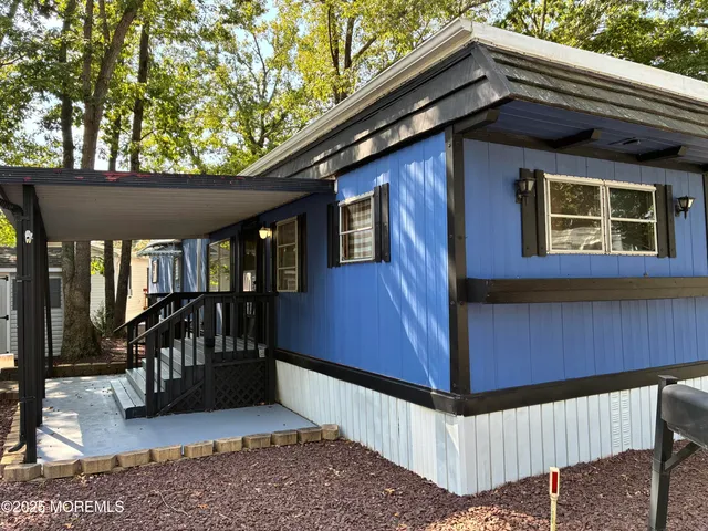 a house view with a outdoor space