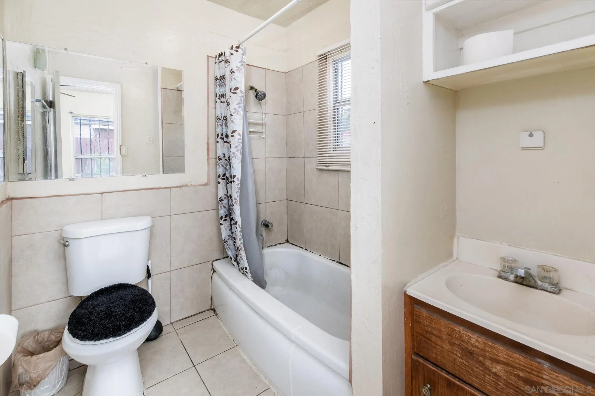 2925 Franklin Avenue San Diego, CA 92113 - Photo 28 of 36 a bathroom with a sink toilet and shower