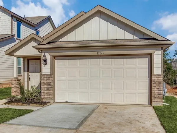 $1,900 | 12646 Alta Vista, Magnolia, TX 77354