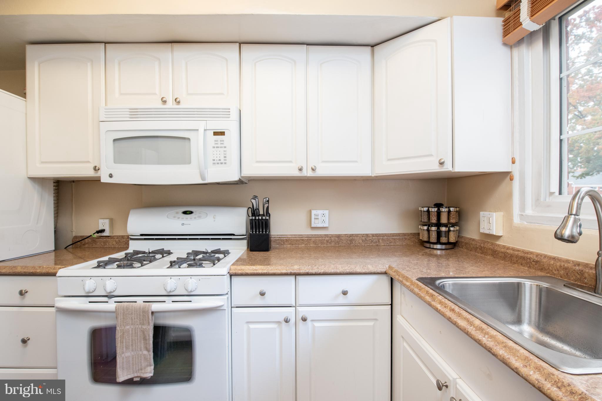 1634 Ripon Place Alexandria, VA 22302 - Photo 6 of 15 Kitchen