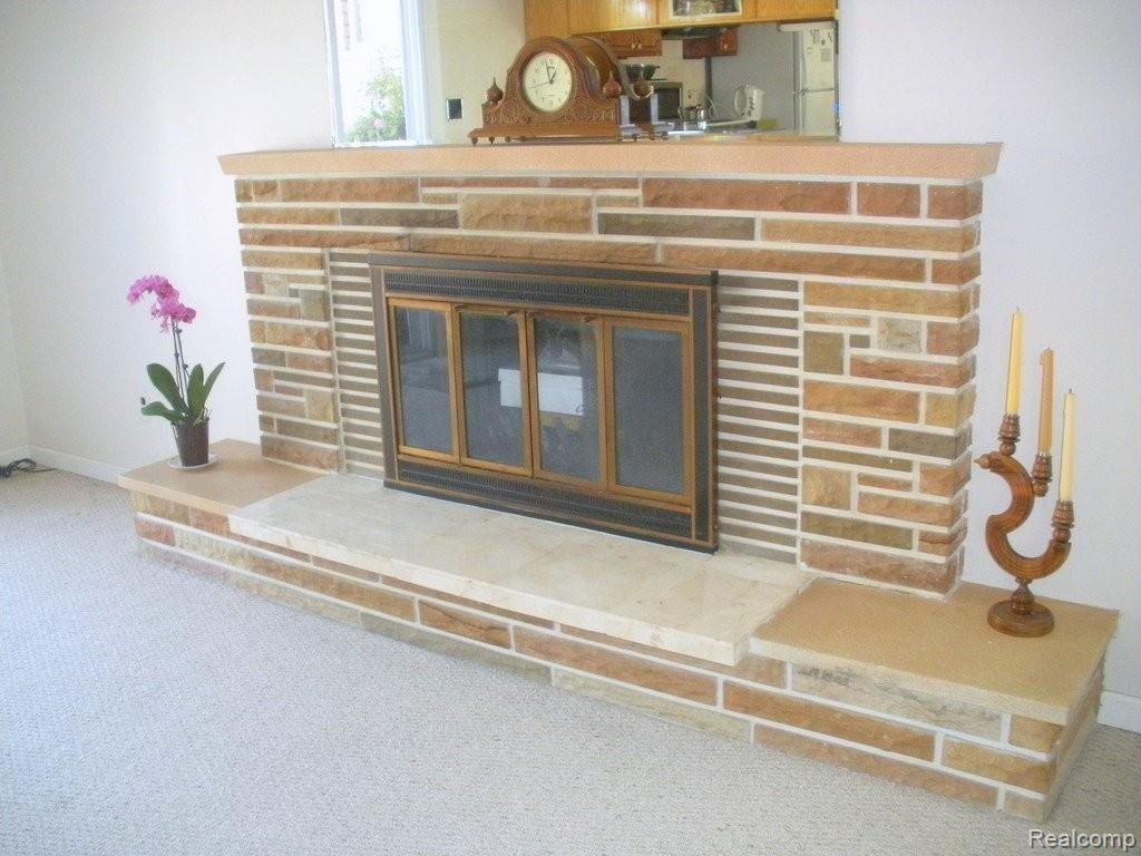 4870 Shell Court Warren, MI 48091 - Photo 2 of 25 Natural Fireplace - Family Room