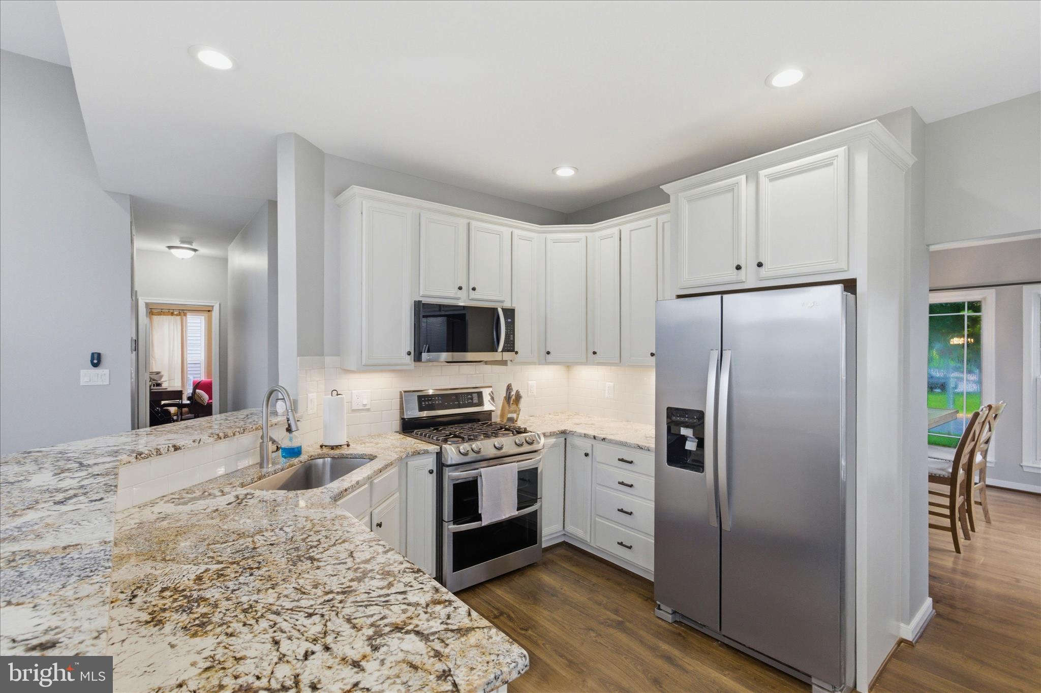 43605 Wembley Lane Chantilly, VA 20152 - Photo 11 of 41 kitchen w/ SS appliances, backsplash & granite