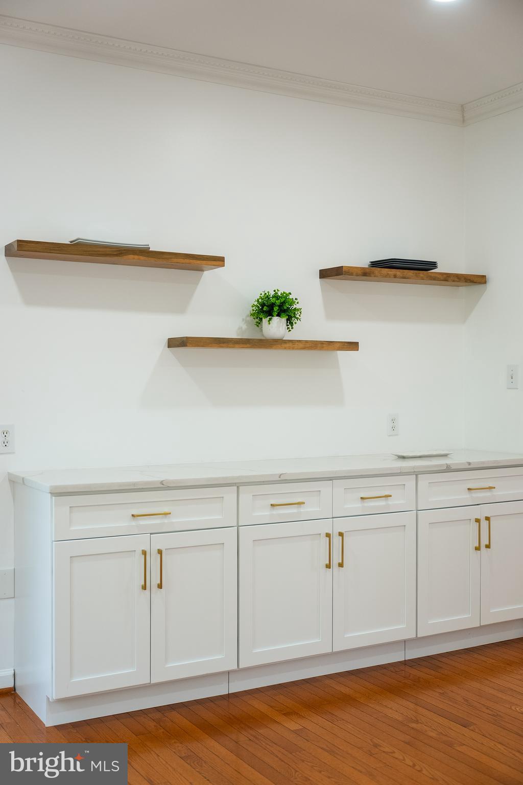 42827 Spinks Ferry Road Leesburg, VA 20176 - Photo 8 of 71 shelving and buffet with quartz counters