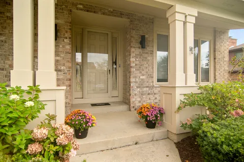 $925,000 | 2038 Sheridan Road, Buffalo Grove, IL 60089