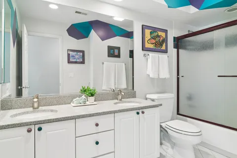 $925,000 | 2038 Sheridan Road, Buffalo Grove, IL 60089