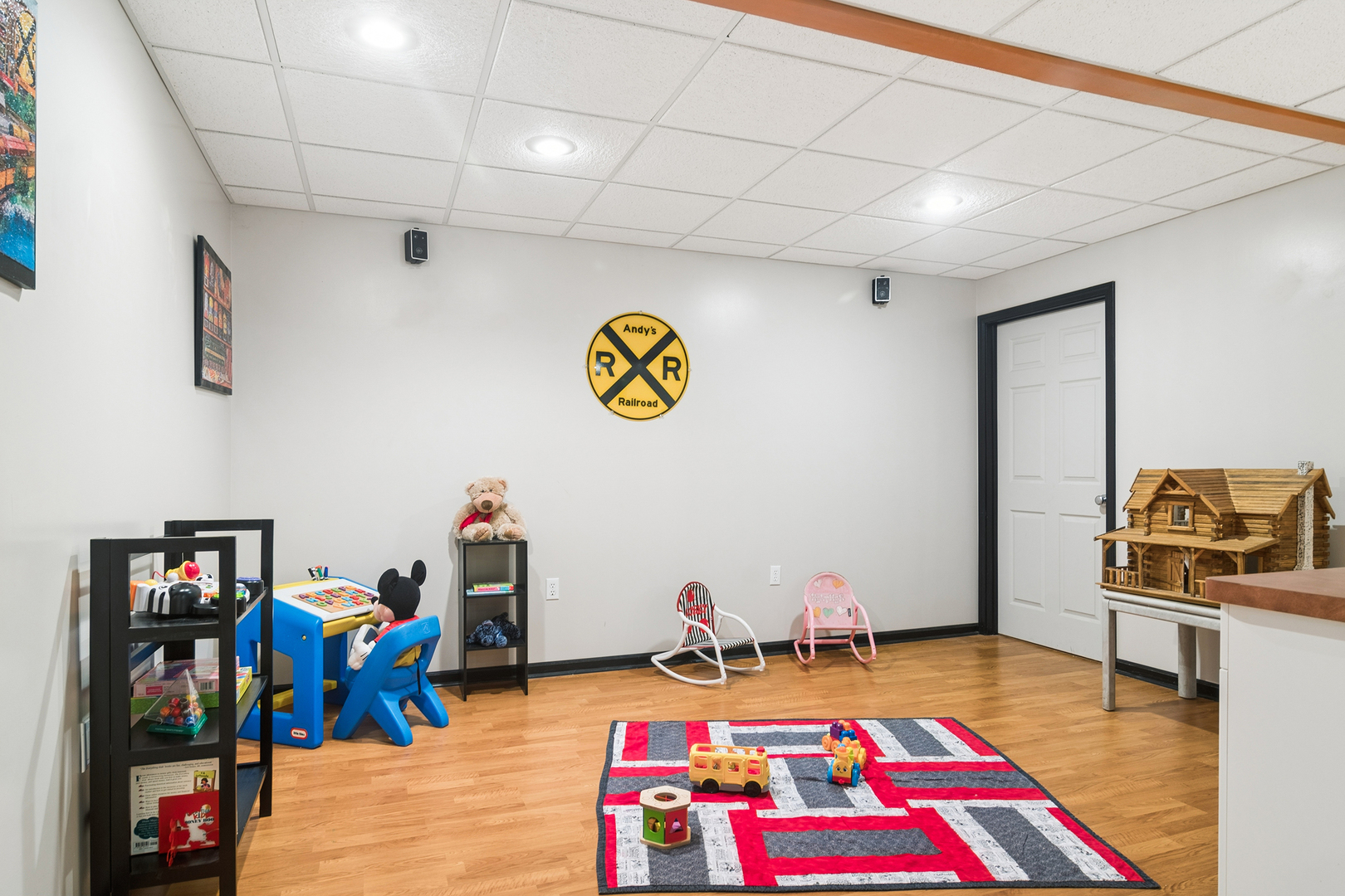 2038 Sheridan Road Buffalo Grove, IL 60089 - Photo 27 of 44 a living room with furniture and a wooden floor