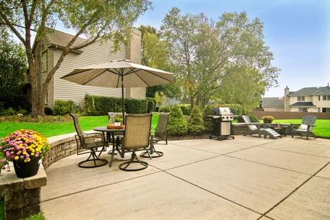 $925,000 | 2038 Sheridan Road, Buffalo Grove, IL 60089