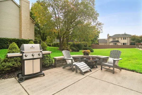 $925,000 | 2038 Sheridan Road, Buffalo Grove, IL 60089
