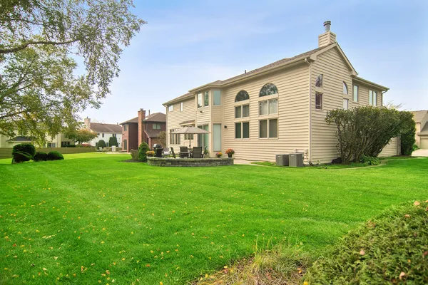 $925,000 | 2038 Sheridan Road, Buffalo Grove, IL 60089