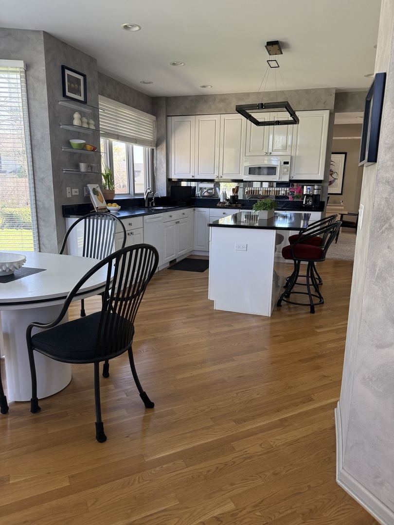 2038 Sheridan Road Buffalo Grove, IL 60089 - Photo 5 of 23