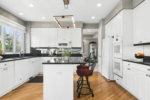 $925,000 | 2038 Sheridan Road, Buffalo Grove, IL 60089