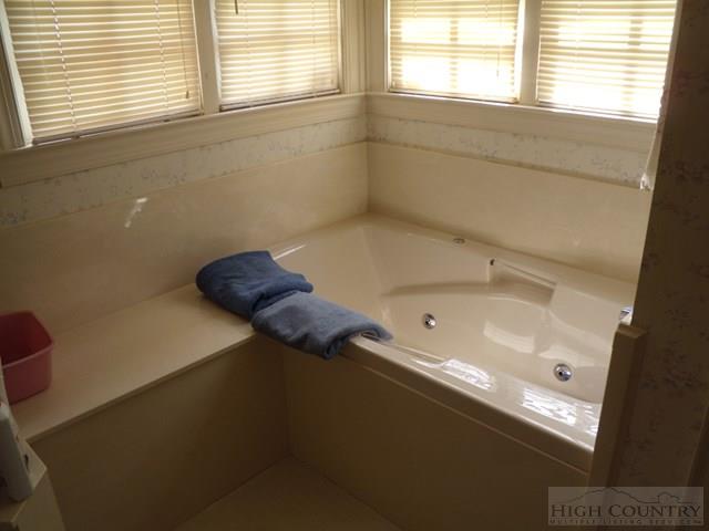 1251 Ray Brown Road Boone, NC 28607 - Photo 3 of 22 Gallery Image 3