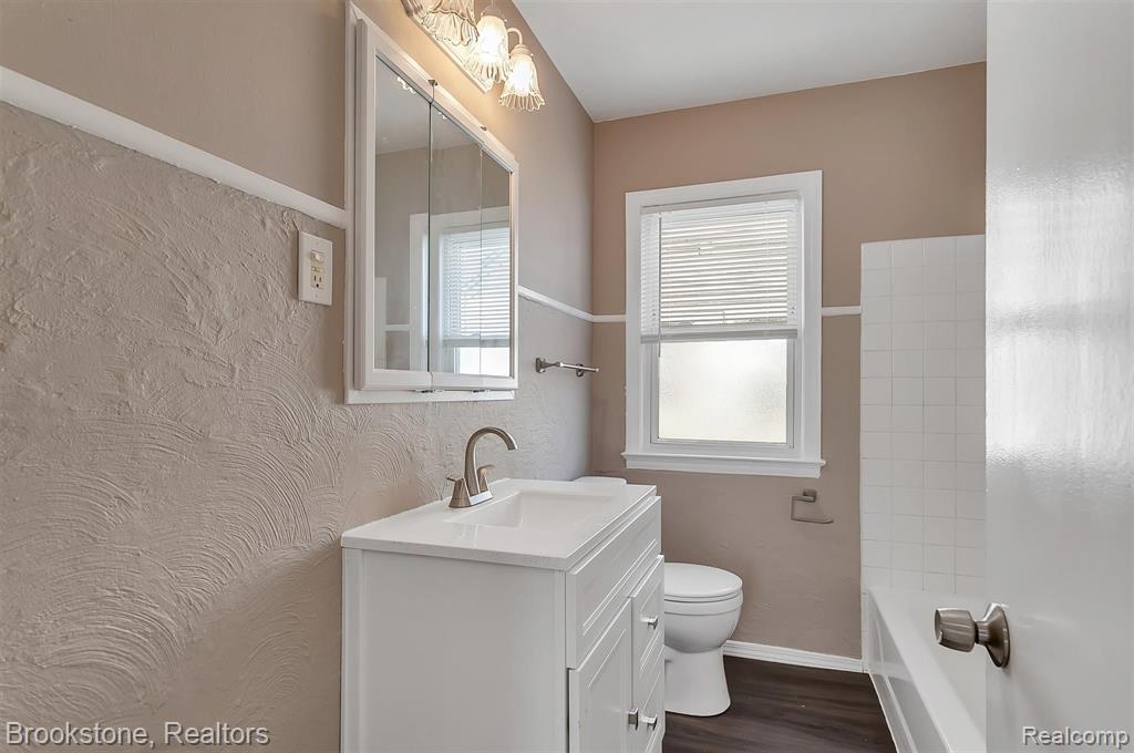 2734 Crooks Road Royal Oak, MI 48073 - Photo 25 of 50