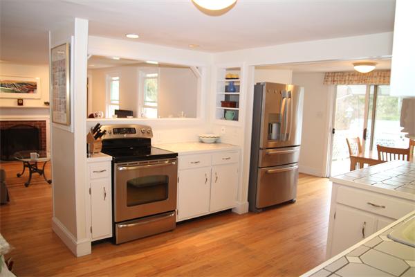39 Dean Road Holliston, MA 01746 - Photo 4 of 14 Gallery Image 4