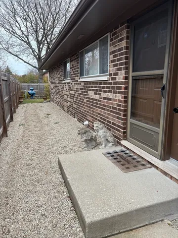 $2,000 | 109 Paramount Drive, Wood Dale, IL 60191