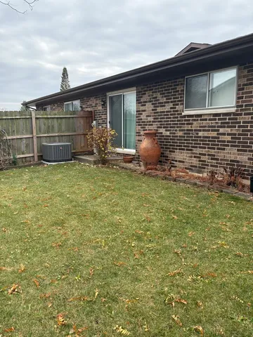 $2,000 | 109 Paramount Drive, Wood Dale, IL 60191