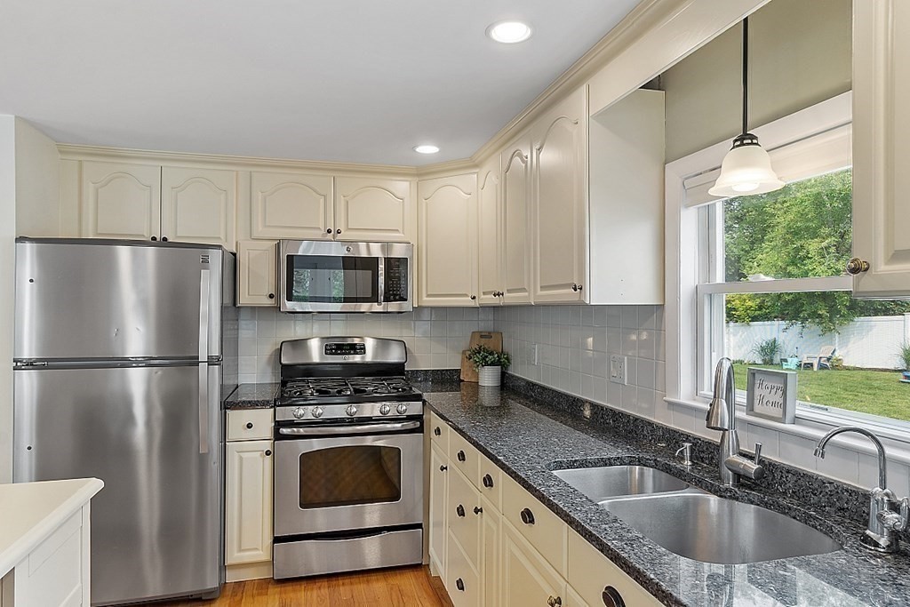 16 Choate Avenue Danvers, MA 01923 - Photo 6 of 32