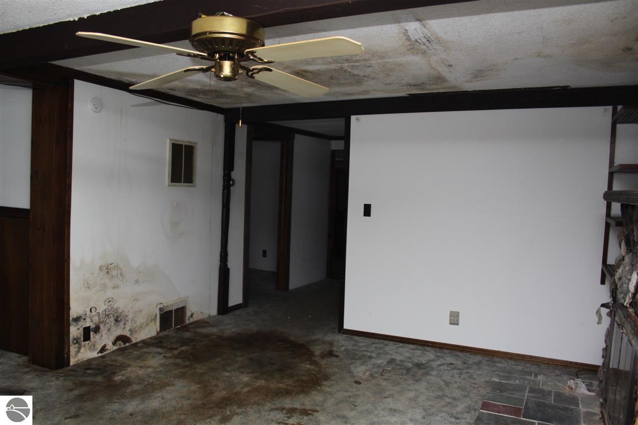 7741 Old Platte Road Beulah, MI 49617 - Photo 15 of 33 1779229-14.JPG
