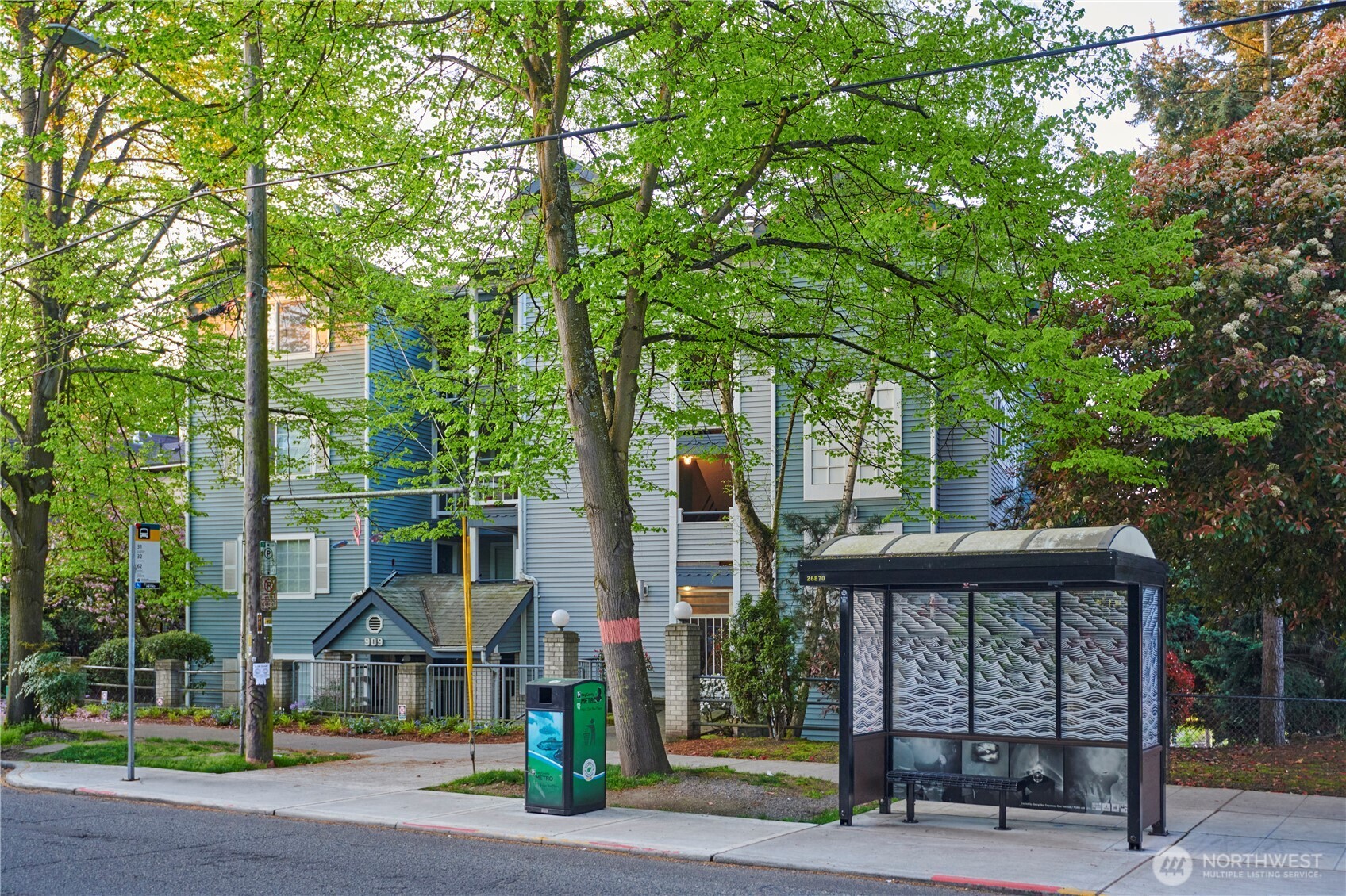 909 North 35th Street, Unit 403 Seattle, WA 98103 - Photo 27 of 37