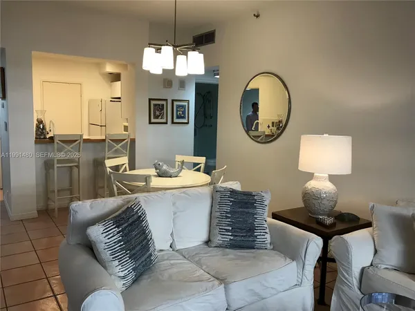 $4,195 | 201 Crandon Boulevard, Unit 120, Key Biscayne, FL 33149