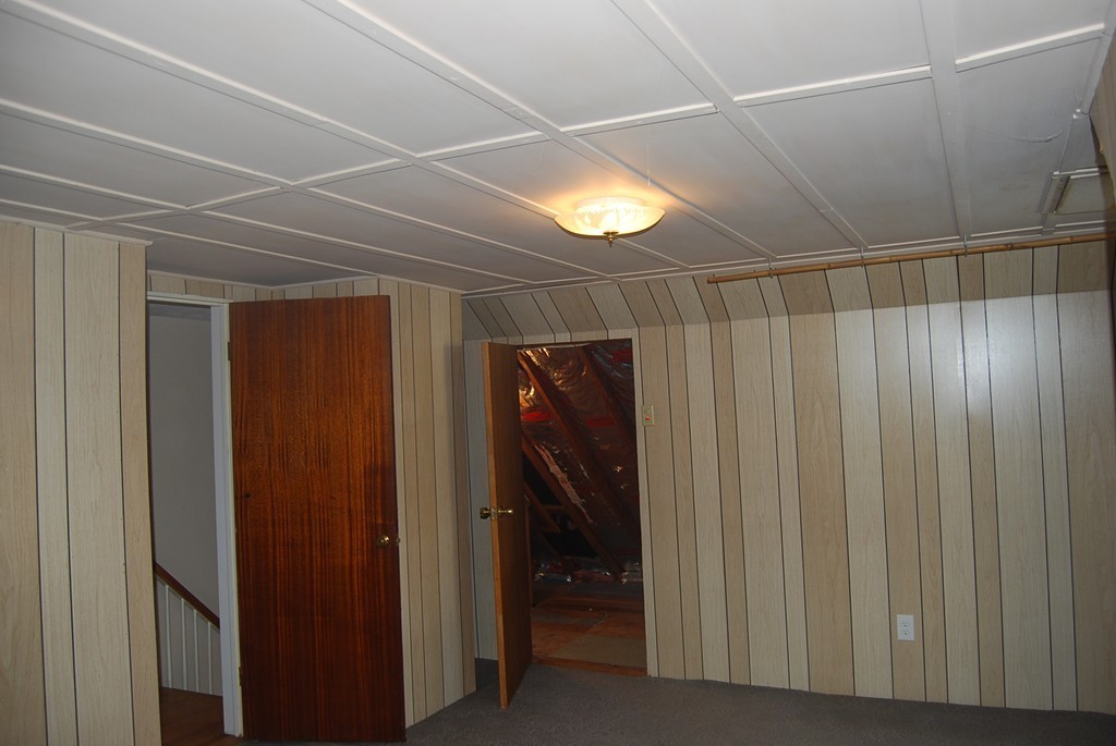 687 Plumtree Road Springfield, MA 01118 - Photo 21 of 27 a view of a hallway