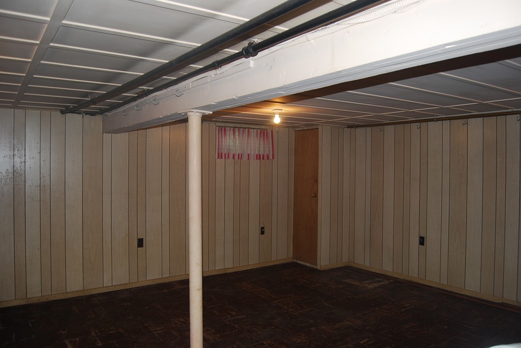 687 Plumtree Road Springfield, MA 01118 - Photo 25 of 27 a view of an empty room