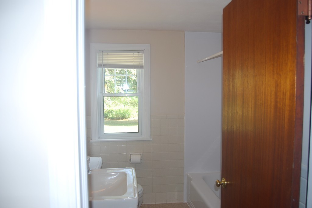 687 Plumtree Road Springfield, MA 01118 - Photo 8 of 27 a bathroom with a toilet a sink and bath tub
