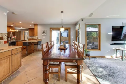 $749,900 | 845 Saugatuck Trail, Vernon Hills, IL 60061