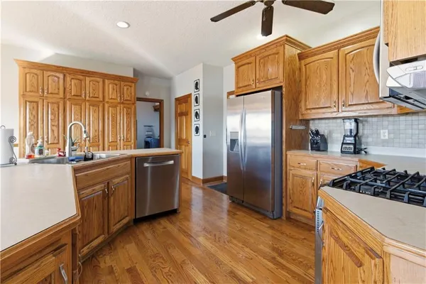 $650,000 | 10790 Northeast Witt Road, Cameron, MO 64429