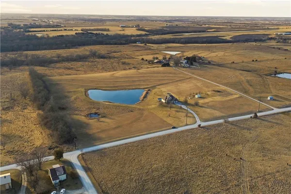 $650,000 | 10790 Northeast Witt Road, Cameron, MO 64429