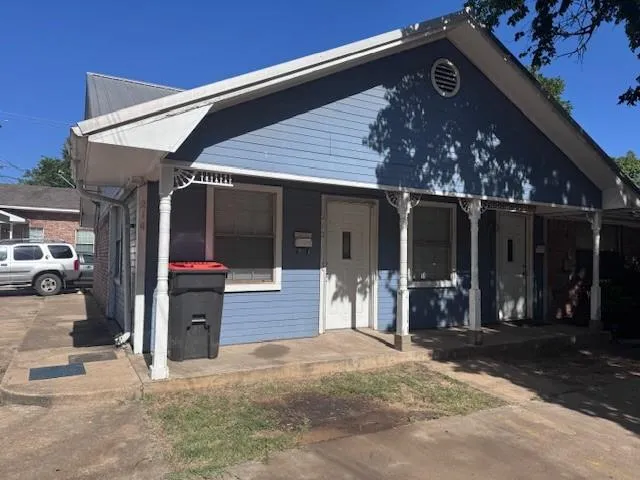 $900 | 212 16th Street Southeast, Paris, TX 75460